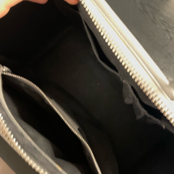 Givenchy Medium Antigona bag in Pearl Grey - Picture 9 of 9